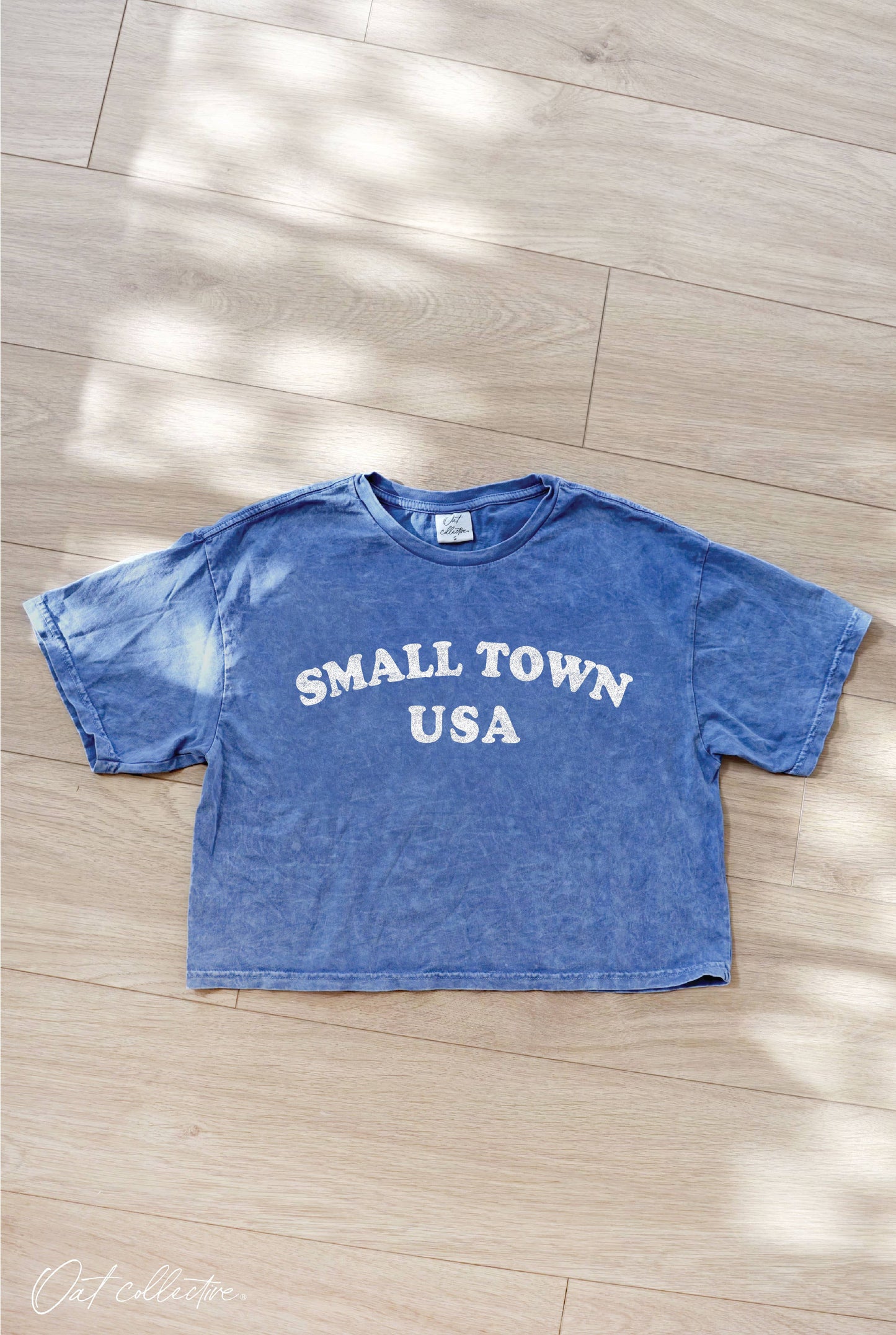 OAT COLLECTIVE - SMALL TOWN USA Cropped Mineral Graphic Top