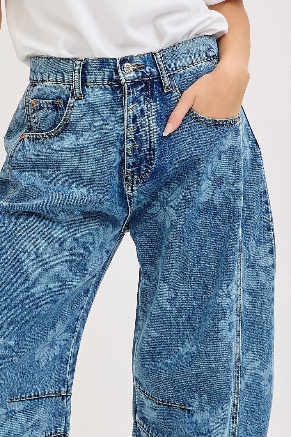 FLORAL PRINT DENIM BARREL JEANS