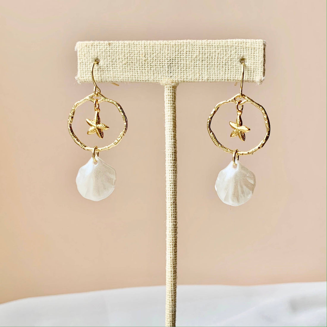 SEASHELL &amp; STARFISH HOOP EARRINGS│gold | coastal jewelry