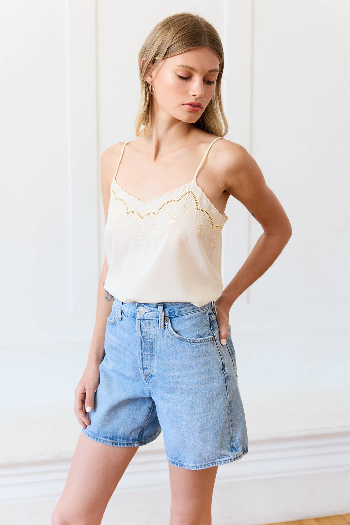 RAISONNEL - Lace Trim Embroidered Cami Top