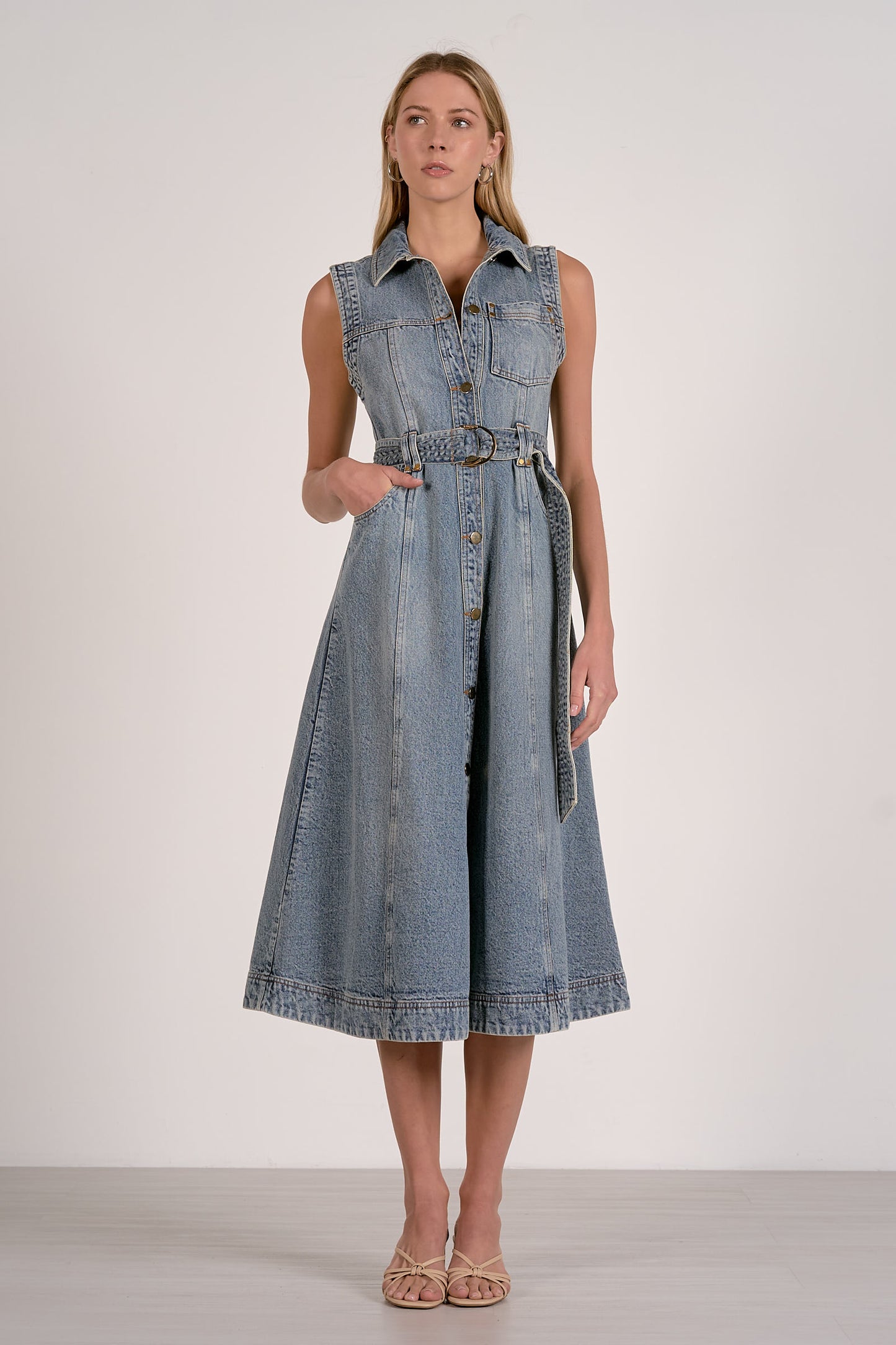 Elan - Sleeveless Midi Button Down Dress